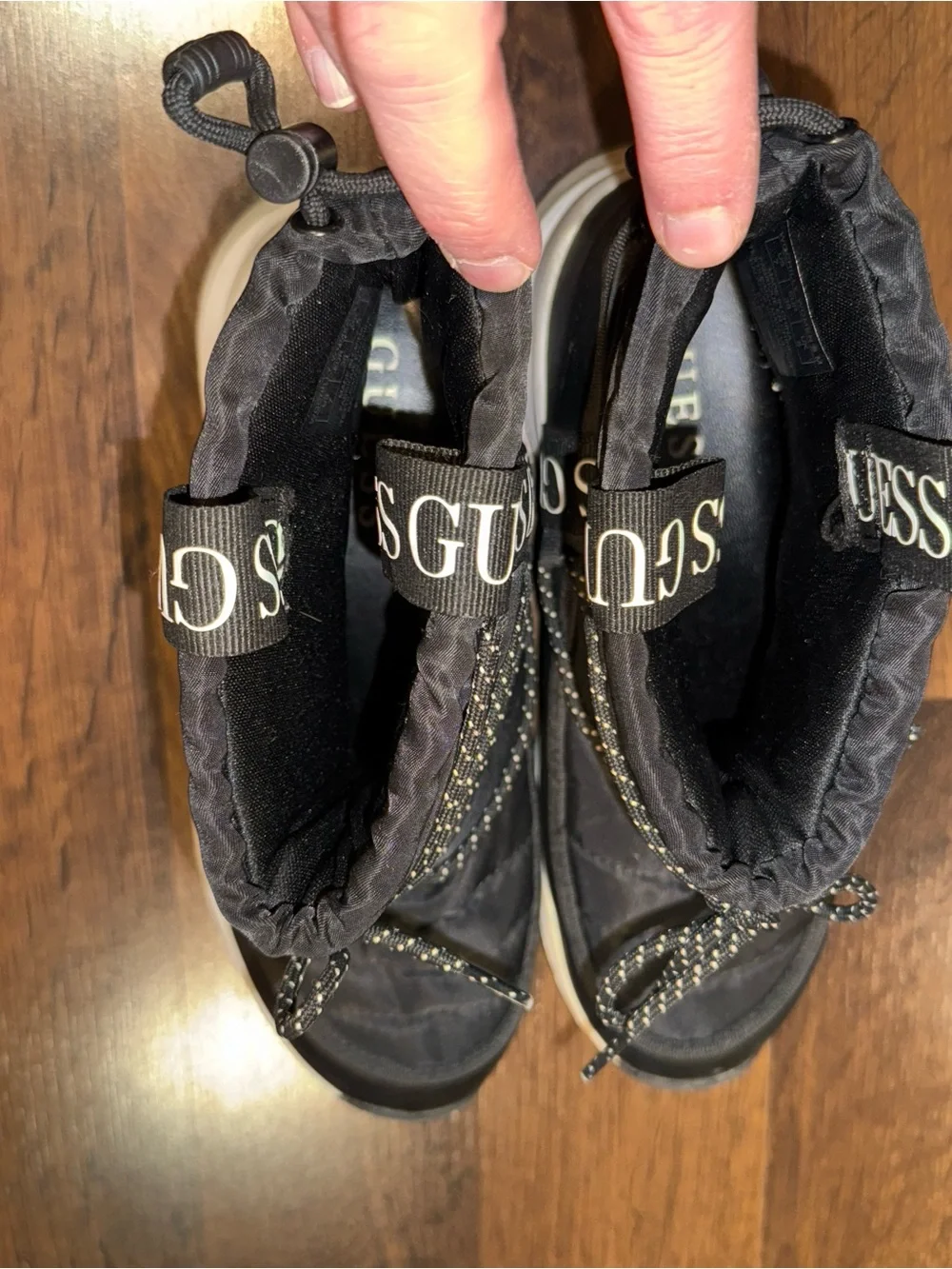 Guess women’s “chilly”